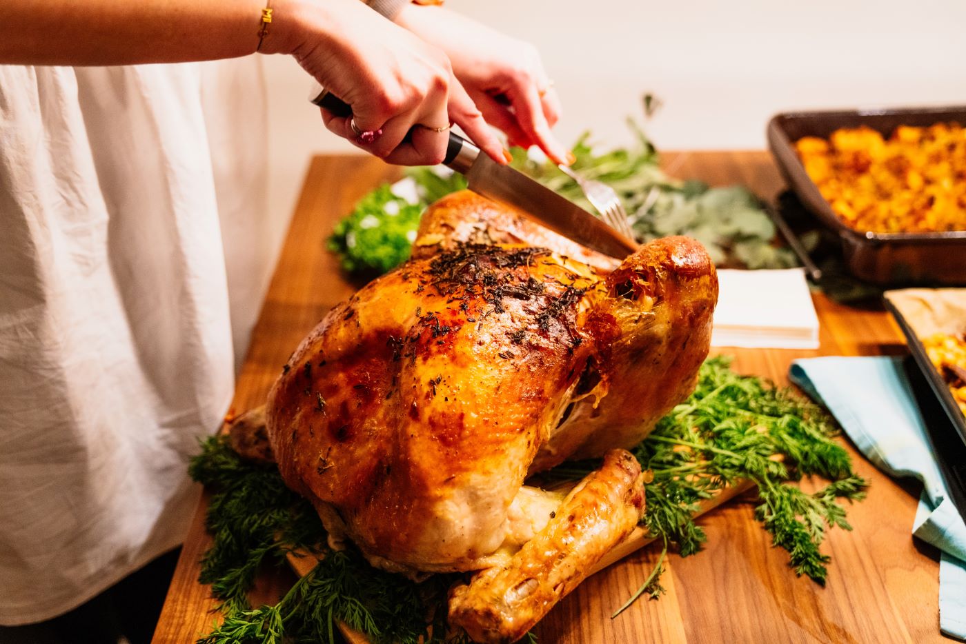 person-cutting-turkey